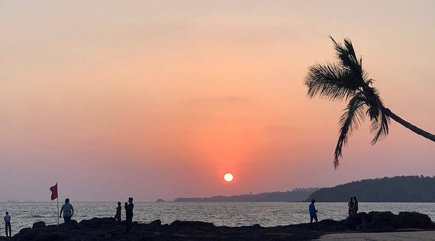 Siridao Beach, North Goa, Goa - Vushii.com Siridao Beach, North Goa, Goa - Vushii.com